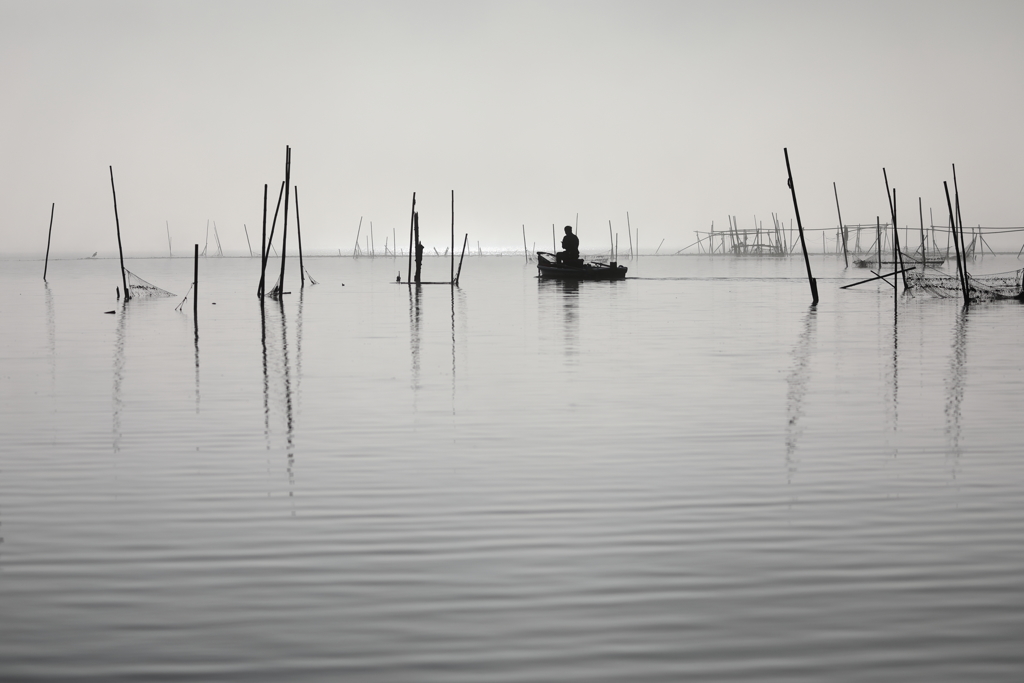 印旛沼・朝景　- 霧の船出 -