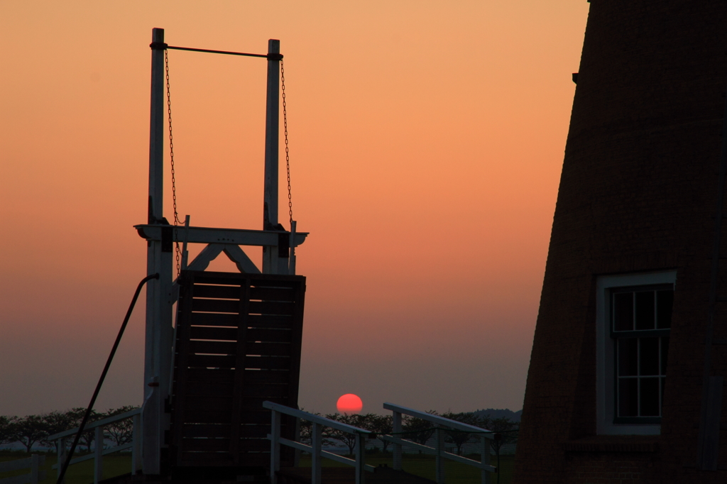 印旛沼・風車　- 穏やかな夕暮れ -