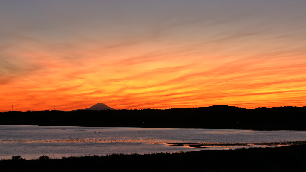 印旛沼・夕景　- 富士も見たムンクの夕焼け -