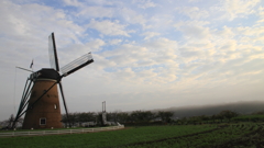 印旛沼・風車　- 朝陽を迎えて -
