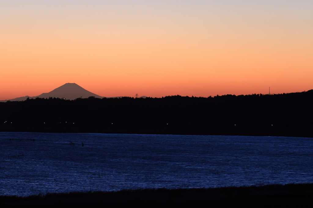 印旛沼・夕景　- 蒼と茜 -