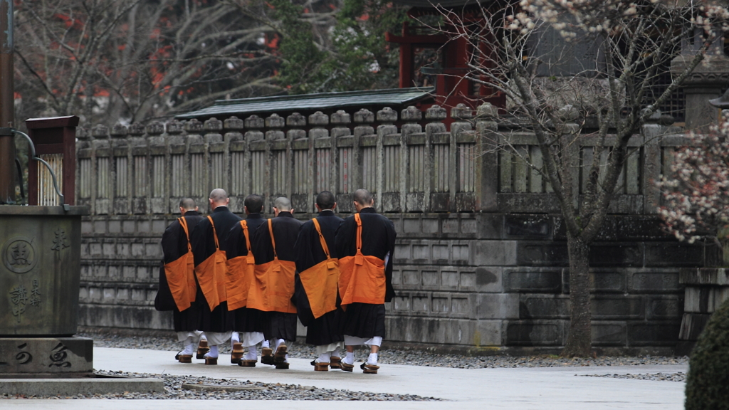 街の情景　- 朝のお勤め -