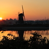 印旛沼・風車　- 沈み行く夕陽とともに -