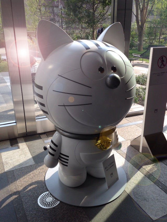 街の情景　- ネコ型ビジネスロボット -