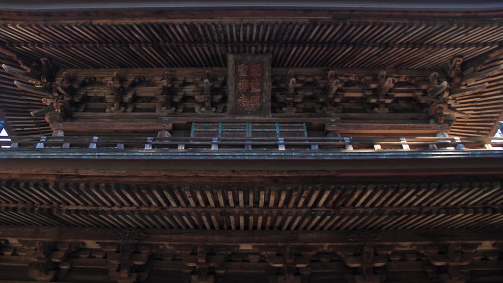 街の情景　- 円覚寺三門 -