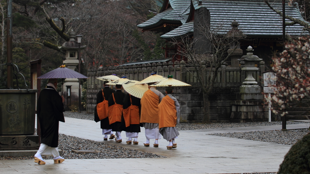 街の情景　- 未来の高僧たち -