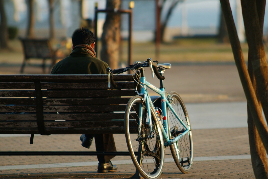 自転車と男性