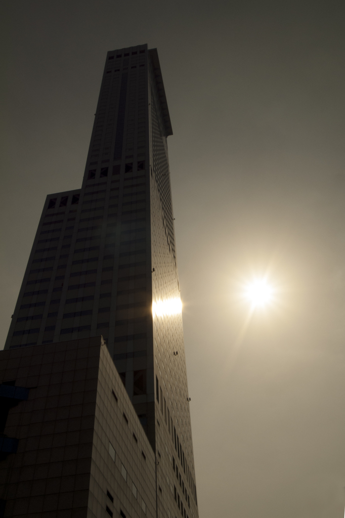 霞む太陽