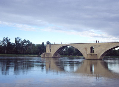 ローヌ川とアヴィニョン橋