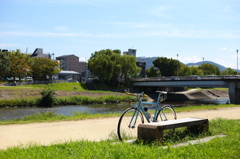 鴨川と自転車