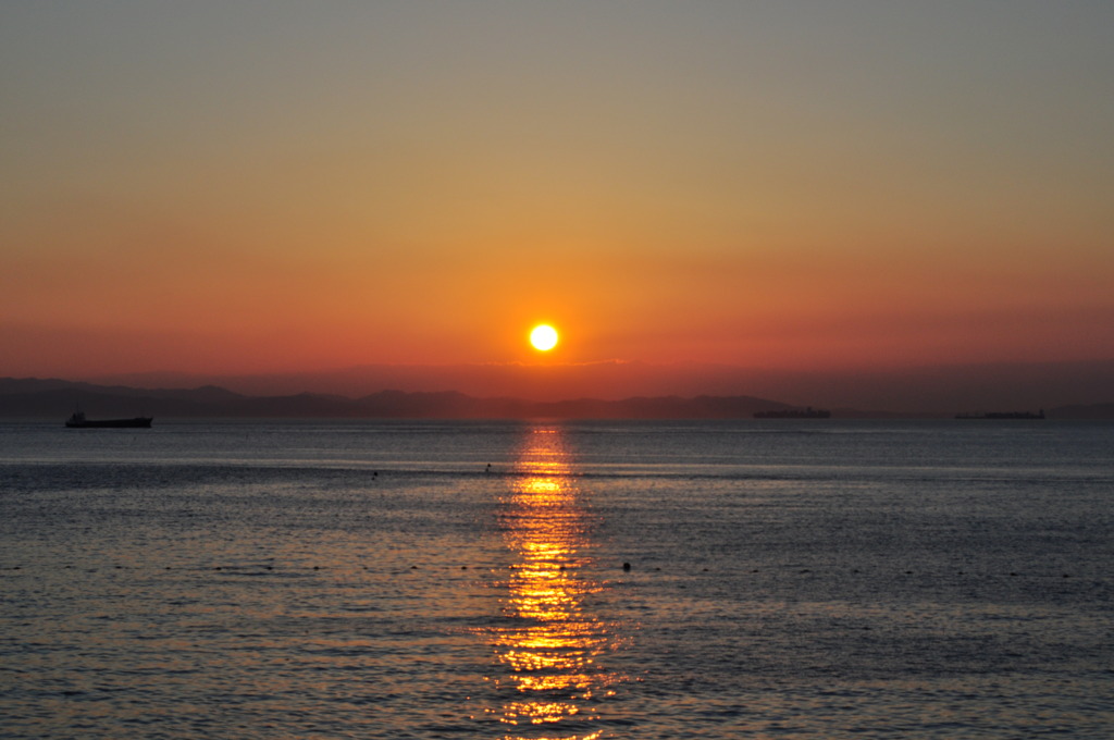 大阪湾に沈む夕日