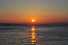 大阪湾に沈む夕日
