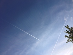飛行機雲の交差点2