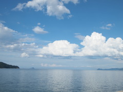 夏の海と雲