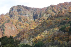 紅葉の岩山