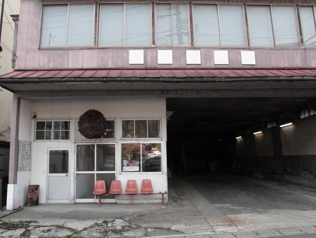 昭和なバス待合場