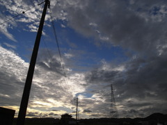 雲と電柱と鉄塔と