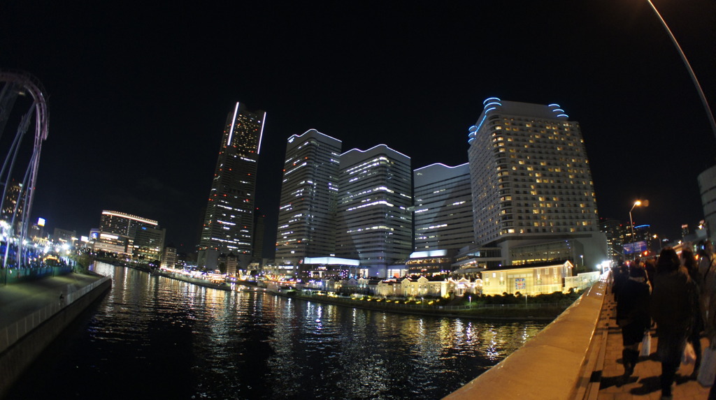 ブルーライト横浜
