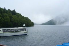 霧の然別湖