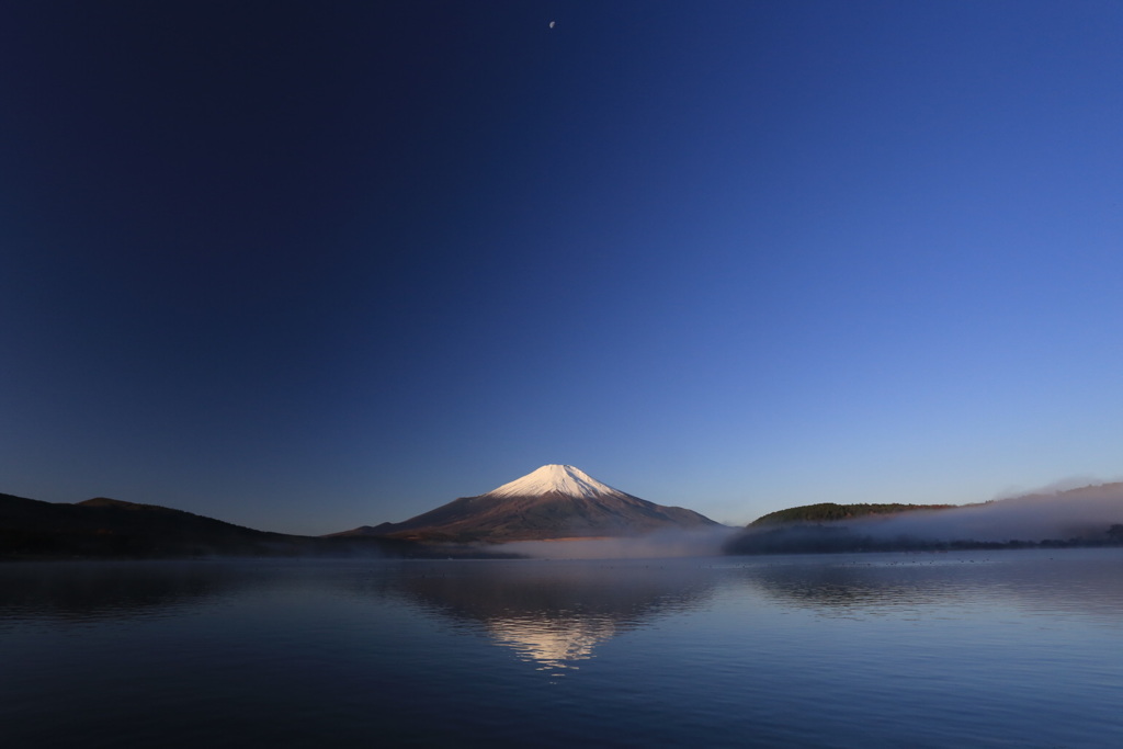 山中湖平野の夜明け