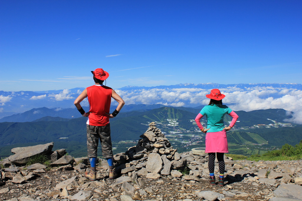 根子岳山頂にて