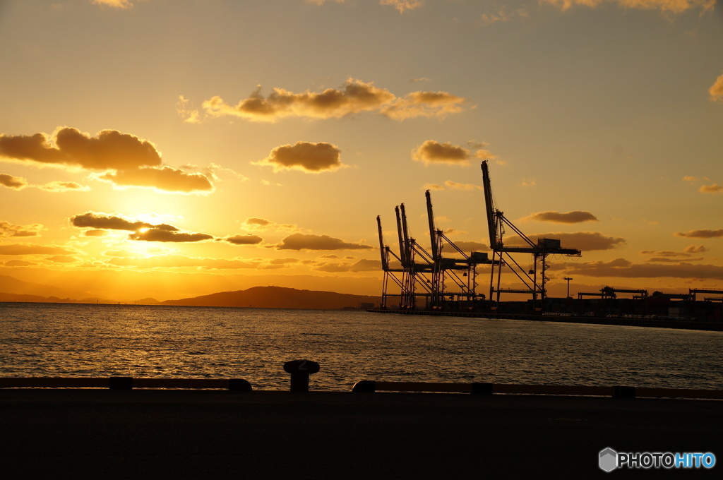 埠頭の夕暮れ