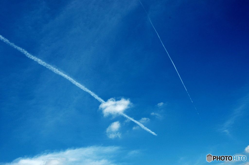 夏空の飛行機雲