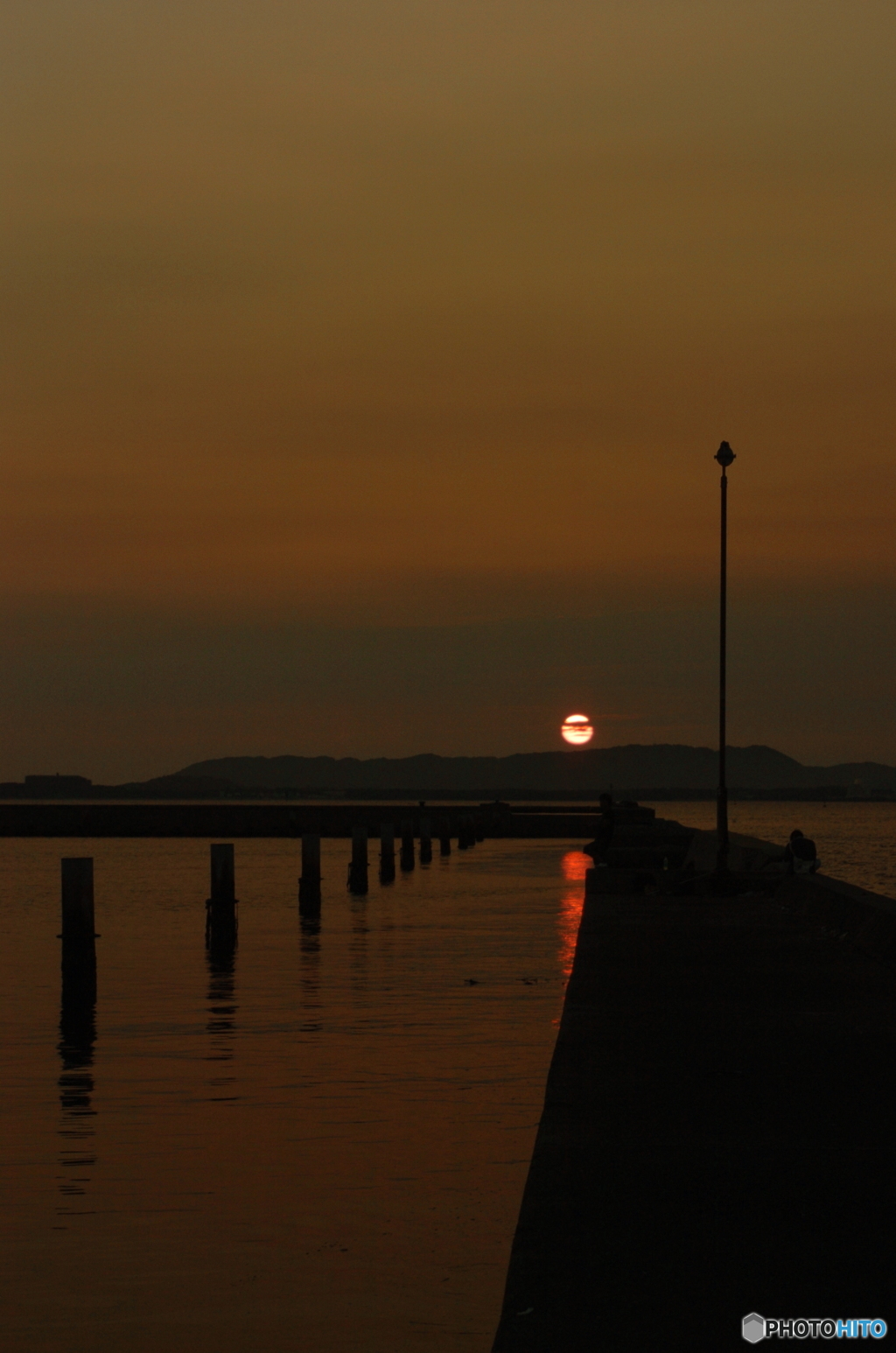 埠頭の夕暮れ