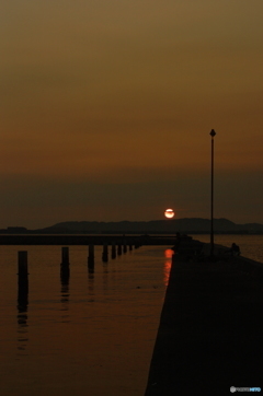 埠頭の夕暮れ