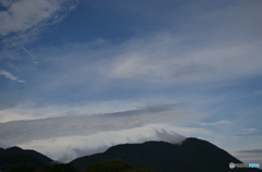 夏の山空