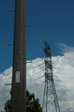 暑中お見舞い電柱で鉄塔