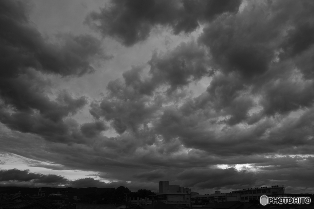 長雨の空