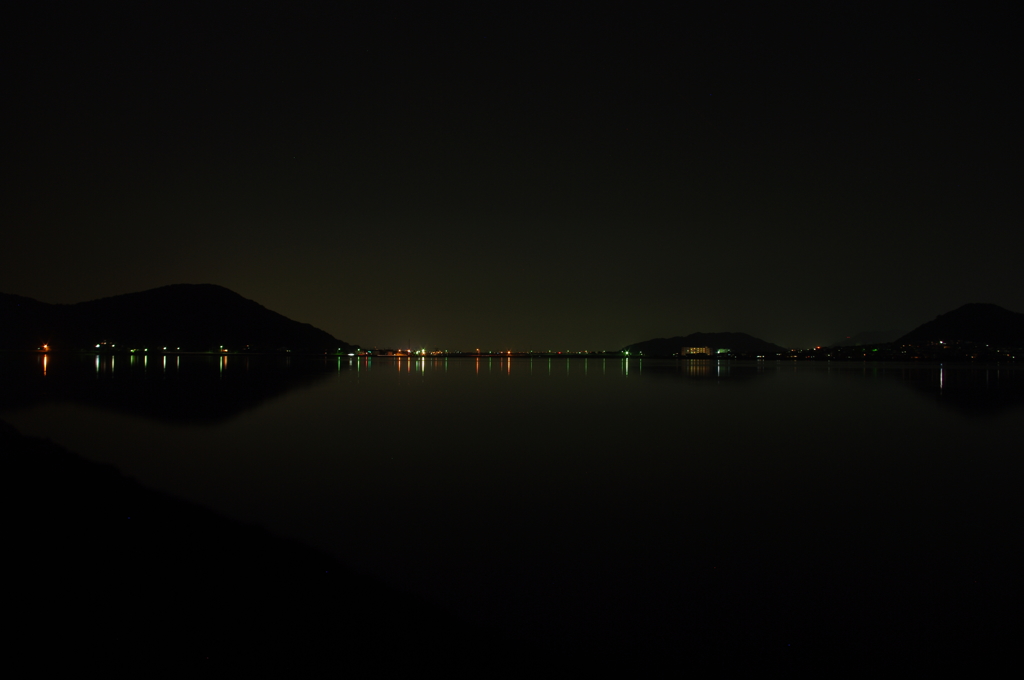 夜の湾内
