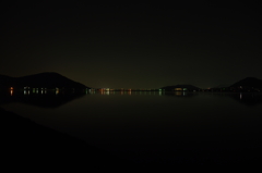 夜の湾内