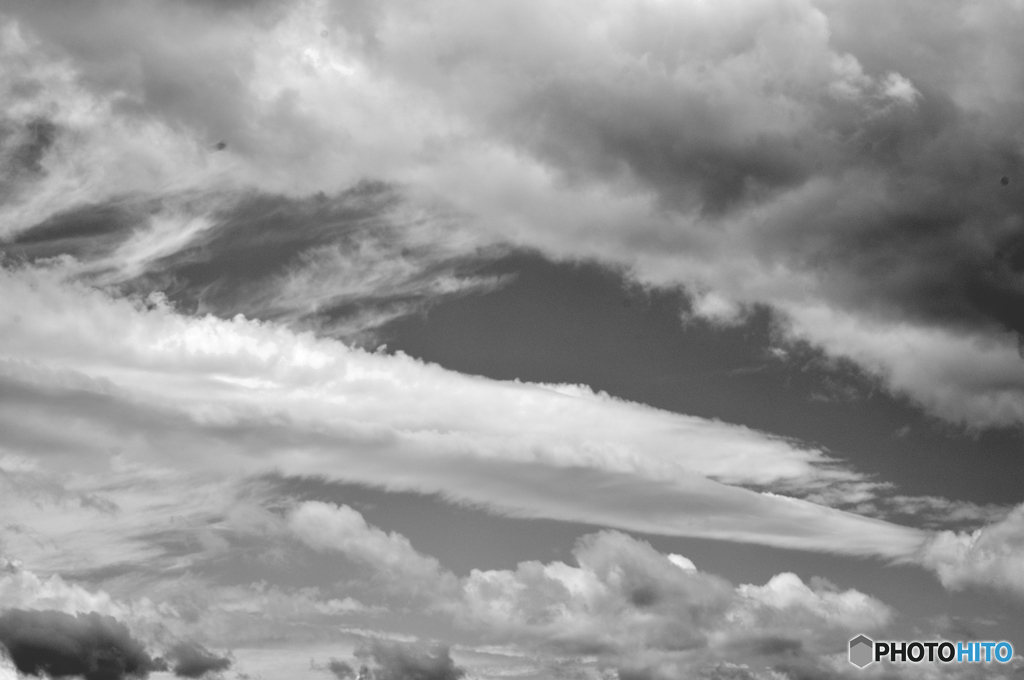 モノトーンの空