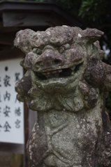笑う狛犬