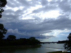 雷雲襲来