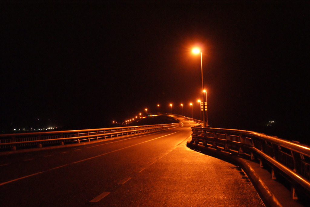 夜の角島