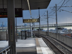 列車待ちのホーム
