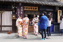 犬山城下町　着物の女性
