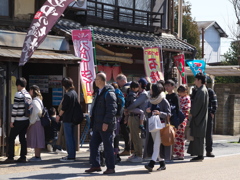 鮎の塩焼きの行列