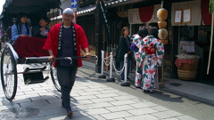 よしもと芸人車引く街