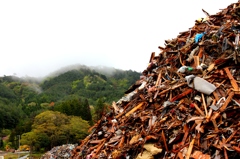 瓦礫と山