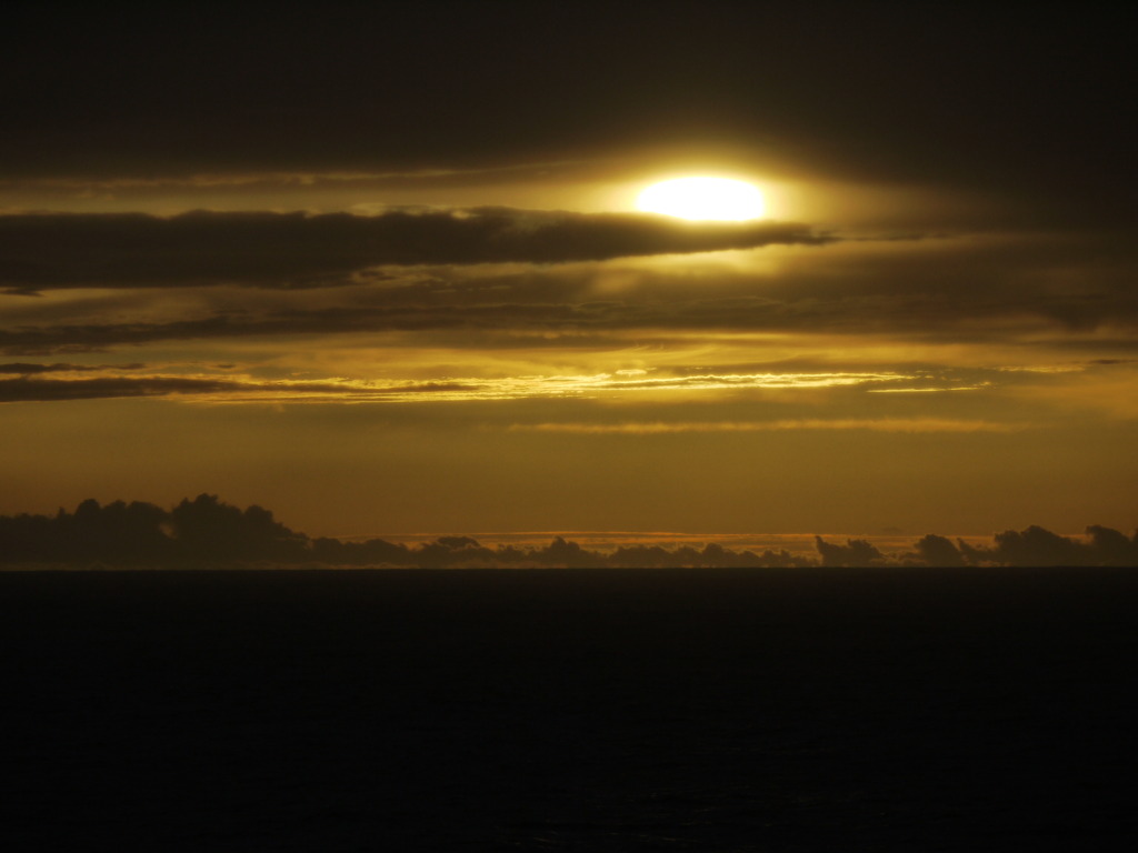 船の上からの夕日