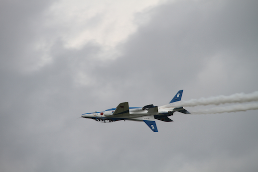 T-4 ブルーインパルス　スレスレ飛行