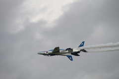 T-4 ブルーインパルス　スレスレ飛行