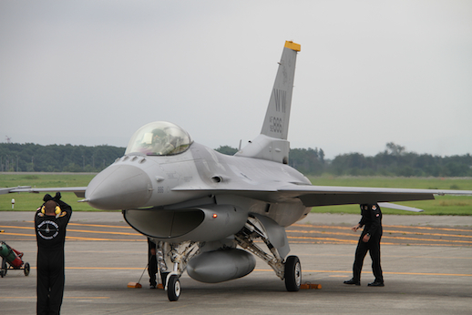 F-16 demo flight 駐機　千歳航空際