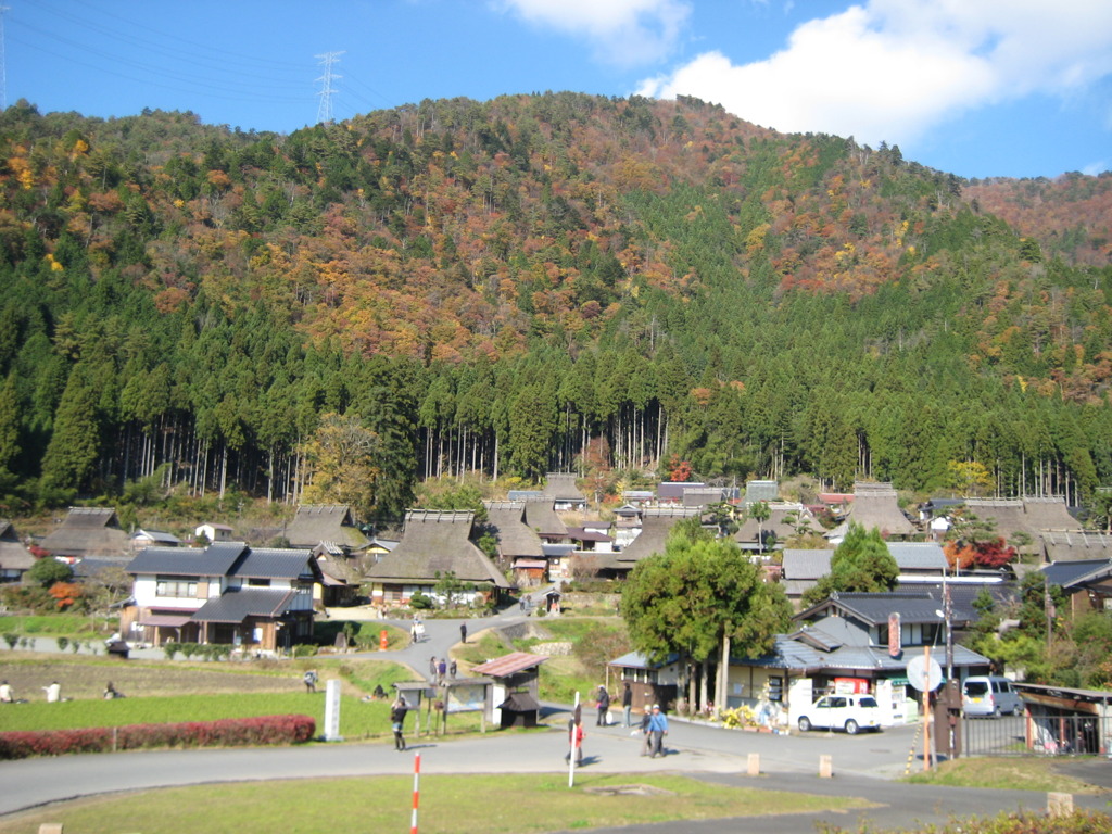 紅葉の美山かやぶきの里