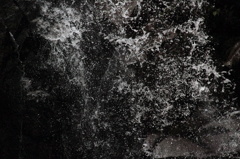 水・・跳ねる・・・