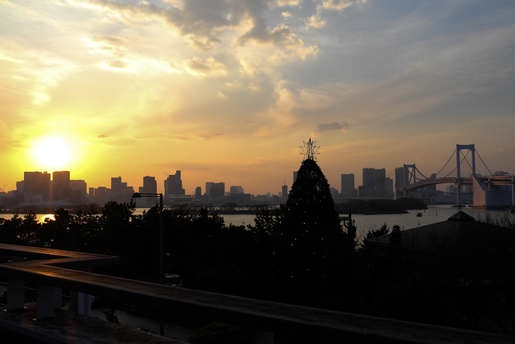 夕日に沈む空